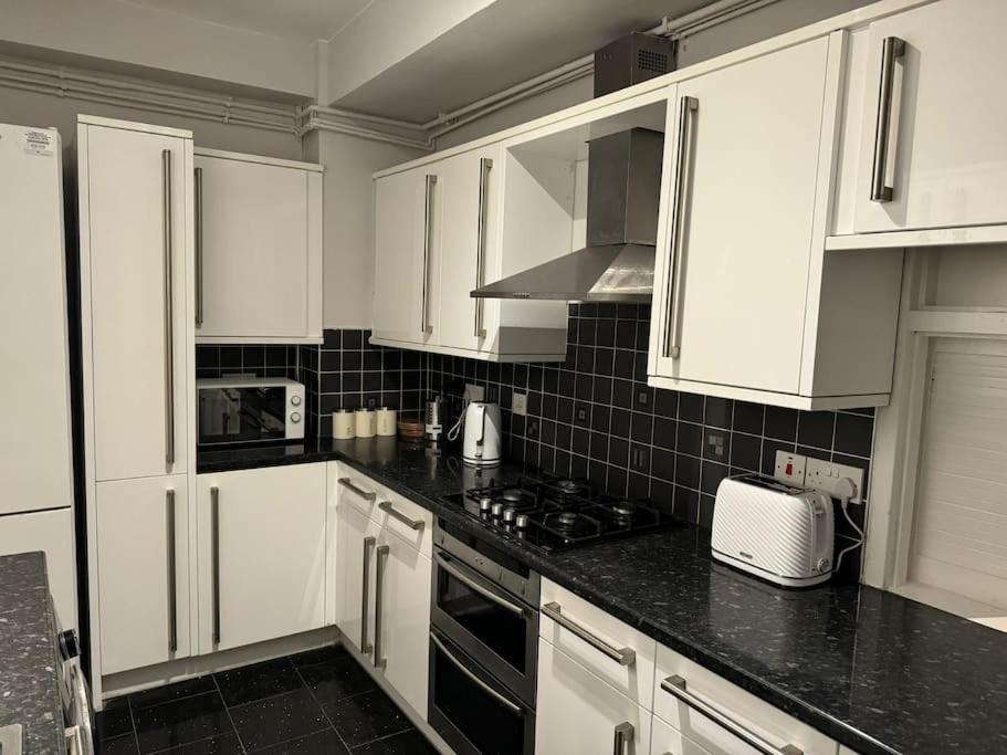 3 Bedroom Entire Flat, Primrose Hill Londra